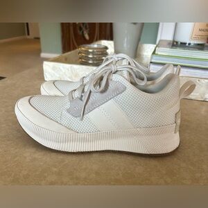 Sorel Out and About Women's Waterproof Low-Top
Lightweight sneakers Size 6.5